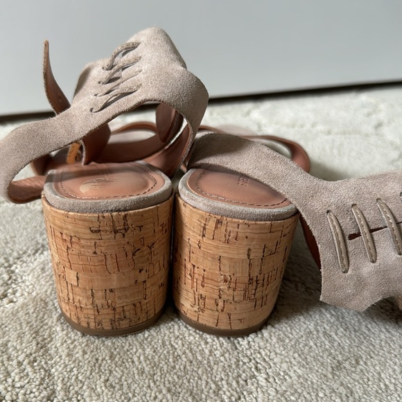 Sigerson Morrison Riva Ankle Strap Suede Sandals Cork Heel Neutral Greige sz 8 - Picture 8 of 9